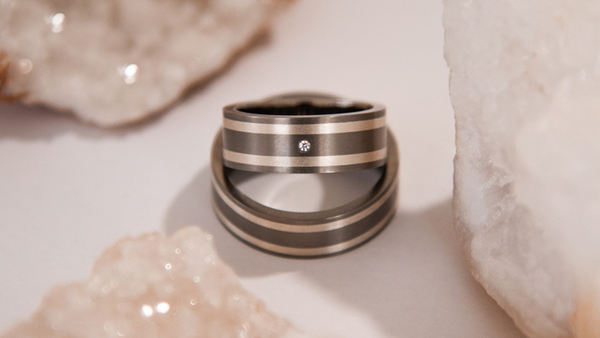 Titanové prsteny – sametově šedé odolné šperky